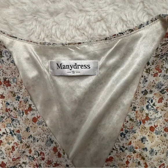 Many dress size small Floral Dress with Ruffle Hem size small cottagecore preppy - Picture 3 of 3